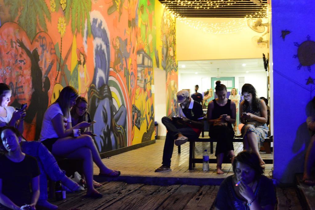 Hangover Hostels @ Colombo Intl Airport Katunayaka Dış mekan fotoğraf