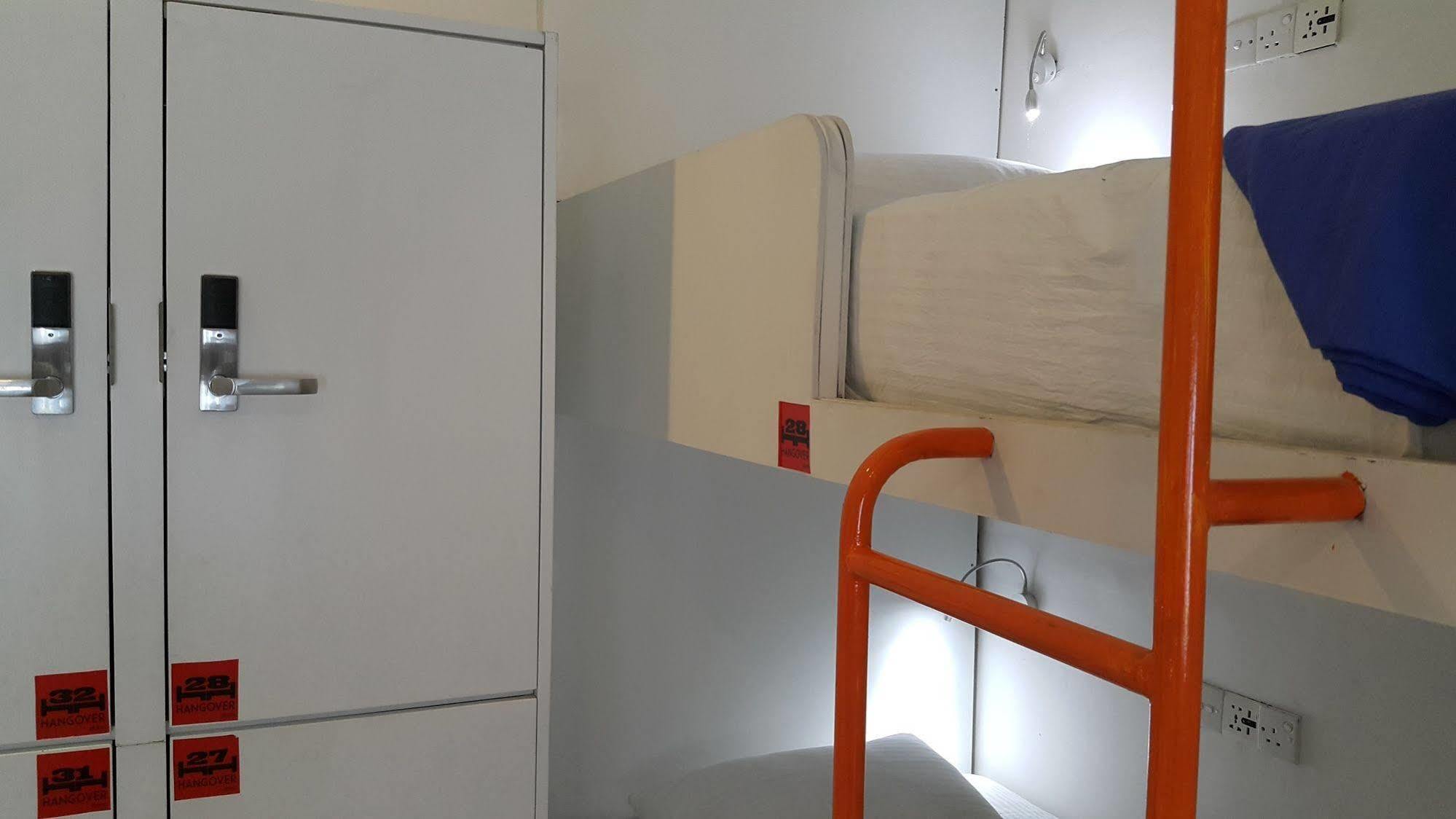 Hangover Hostels @ Colombo Intl Airport Katunayaka Dış mekan fotoğraf