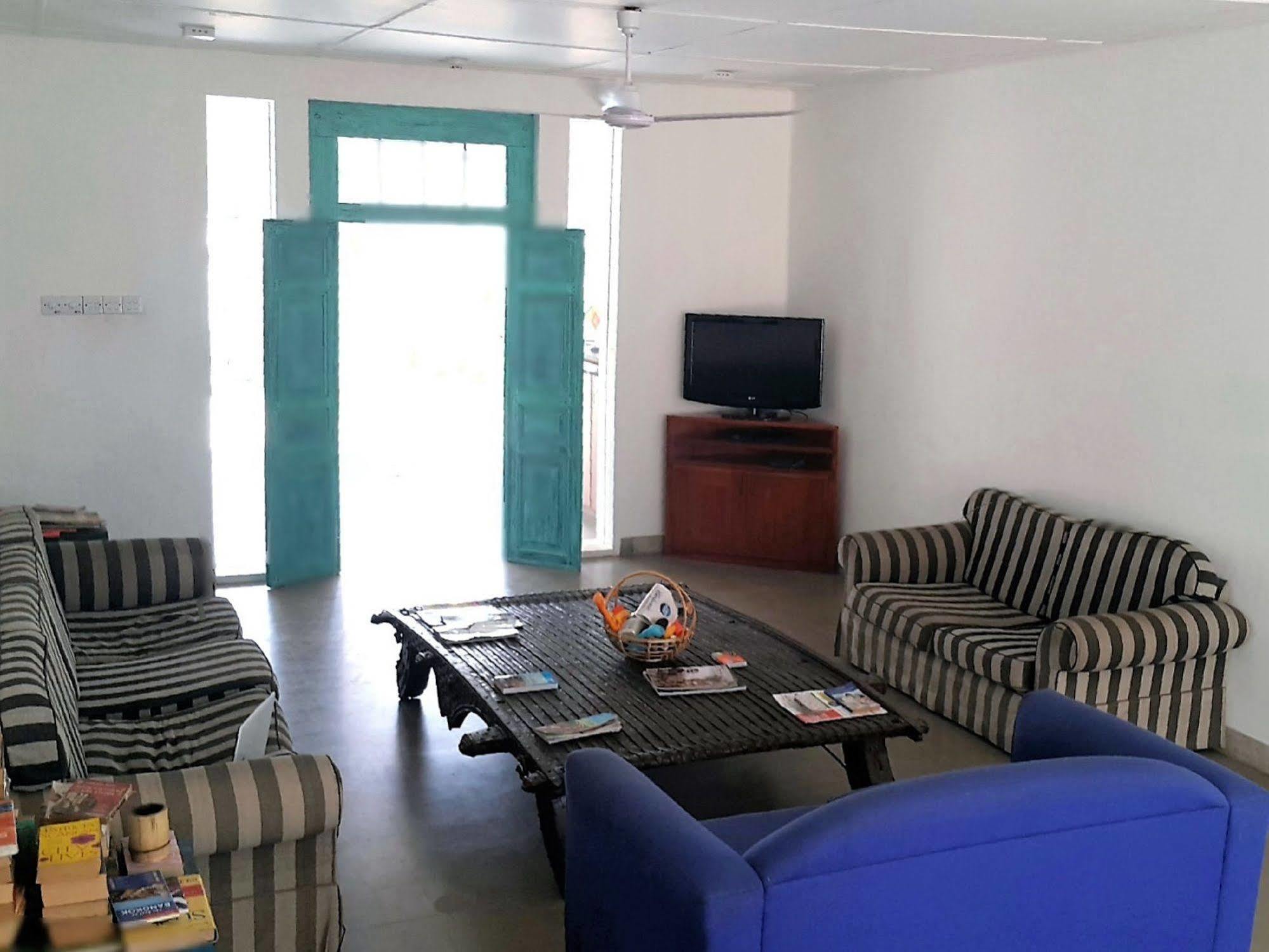 Hangover Hostels @ Colombo Intl Airport Katunayaka Dış mekan fotoğraf