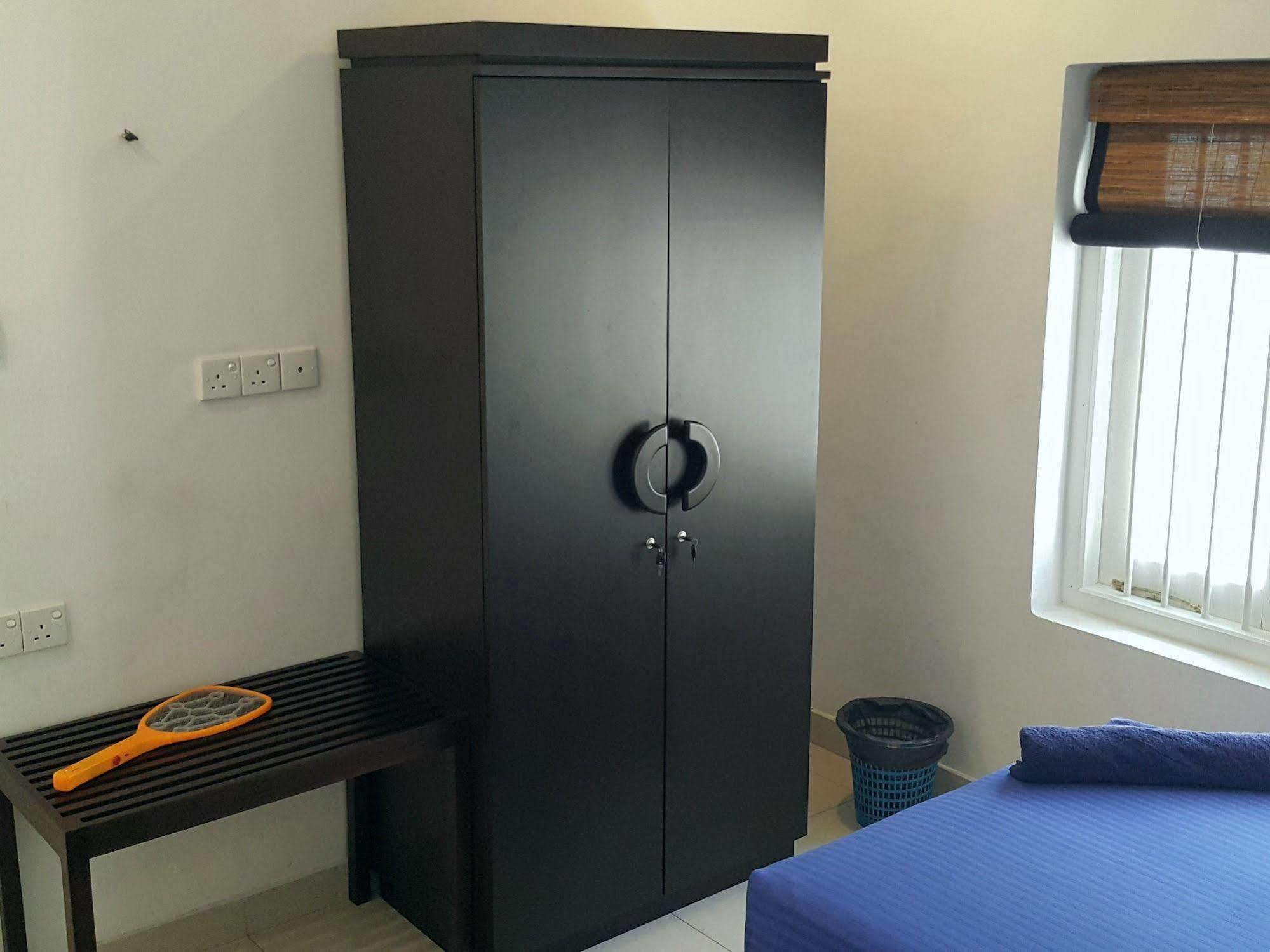 Hangover Hostels @ Colombo Intl Airport Katunayaka Dış mekan fotoğraf
