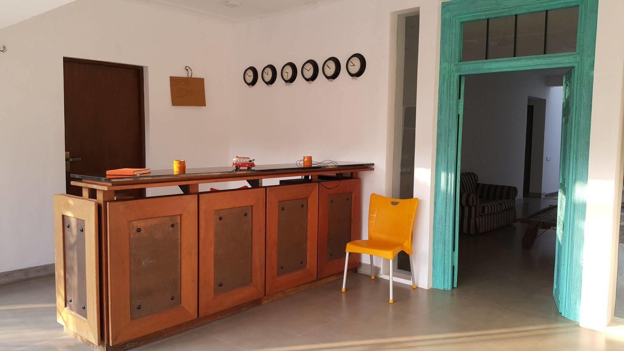 Hangover Hostels @ Colombo Intl Airport Katunayaka Dış mekan fotoğraf