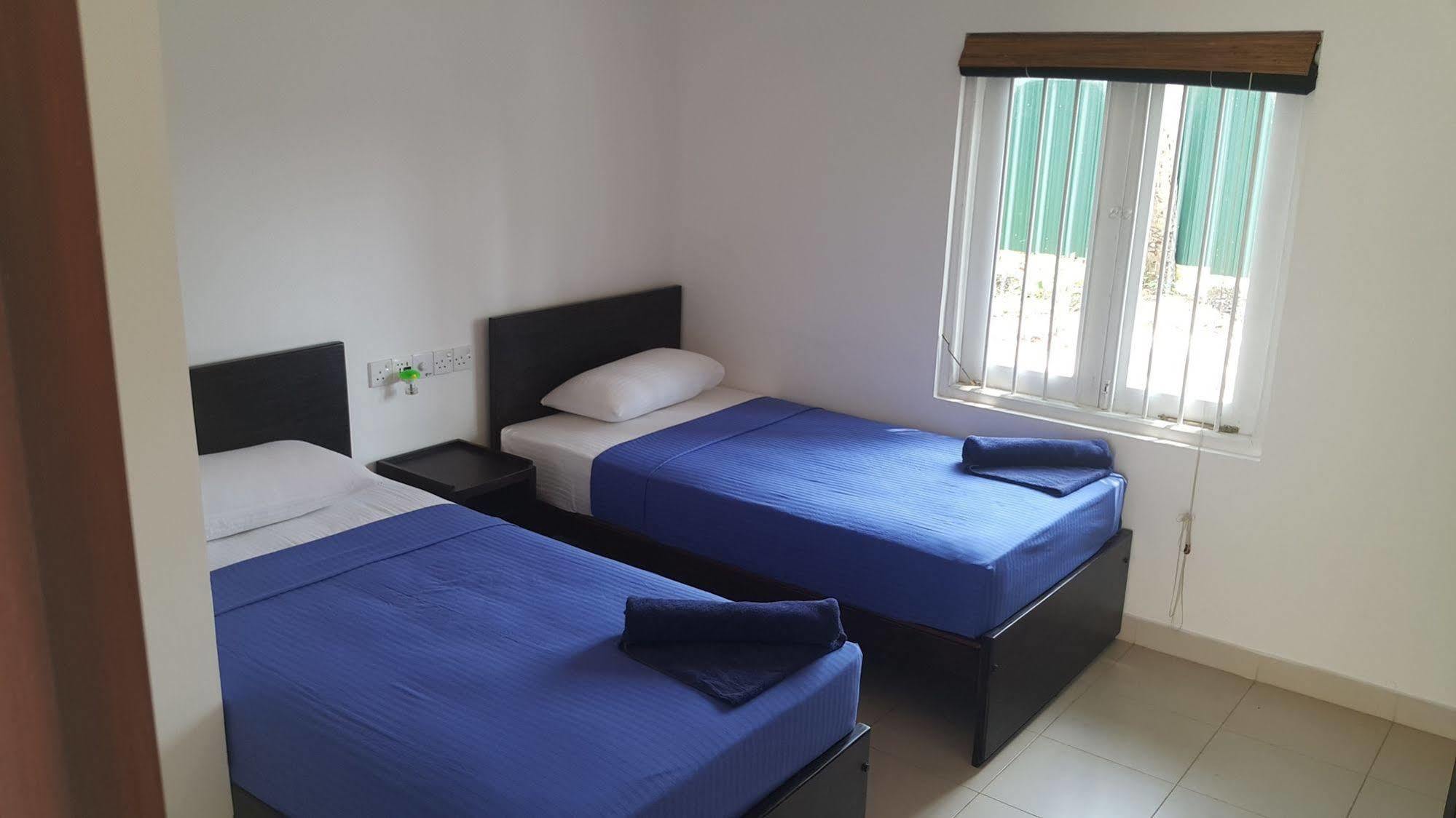 Hangover Hostels @ Colombo Intl Airport Katunayaka Dış mekan fotoğraf