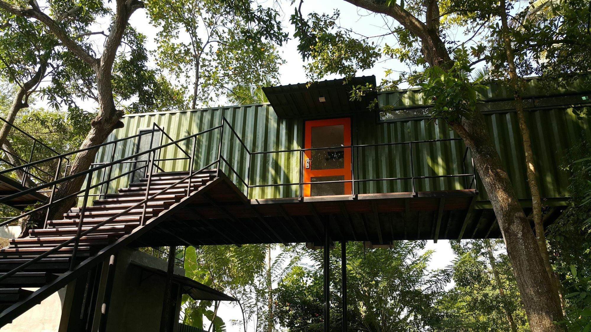 Hangover Hostels @ Colombo Intl Airport Katunayaka Dış mekan fotoğraf